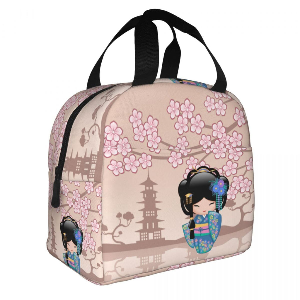 https://www.kawaiies.com/cdn/shop/files/kawaiies-plushies-plush-softtoy-japanese-keiko-kokeshi-doll-lunch-bag-bags-919144_1024x1024.jpg?v=1700826303