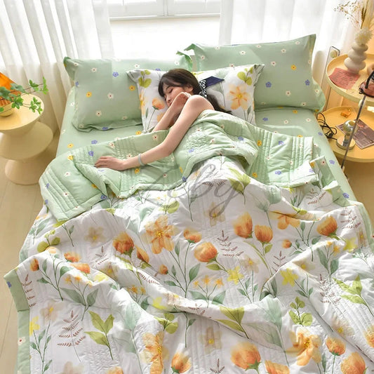 kawaiies-softtoys-plushies-kawaii-plush-Peachy Floral Green Daisy-Print Polyester Quilt Blanket Home Decor 
