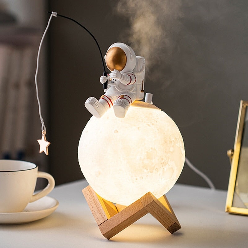 Astronaut Fishing Star on Glowing Moon Humidifier Diffuser Night Light –  Kawaiies