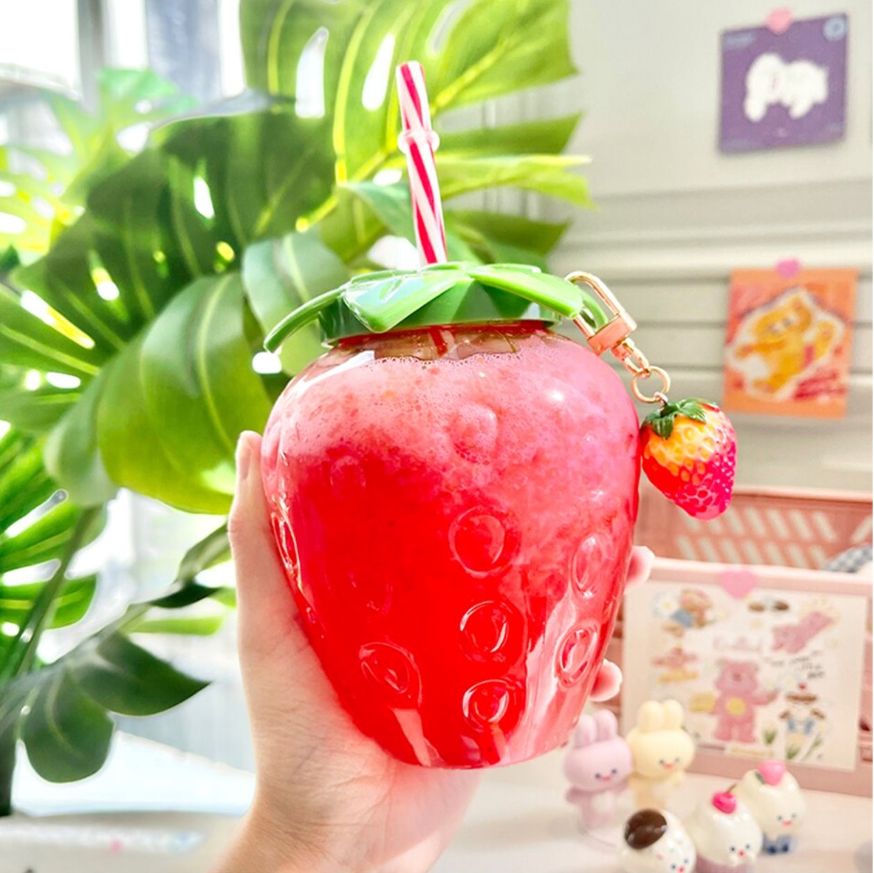 17 oz Strawberry Shaped Kawaii Cup with Straw for Boba Tea, PP Cute Cups with Lid and Straw, Kawaii Tea Cup Bottle, Cute Drinking Cups Bottle for