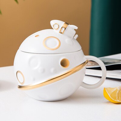 https://www.kawaiies.com/cdn/shop/products/kawaiies-plushies-plush-softtoy-space-astronaut-planet-ceramic-mug-with-lid-and-spoon-new-home-decor-white-rocket-416892.jpg?v=1646326691